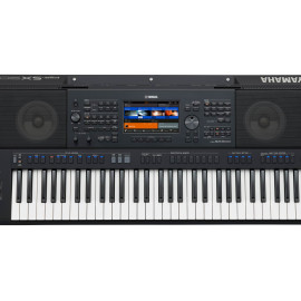 Yamaha PSR-SX700 Digital Workstation With 61 Keys.